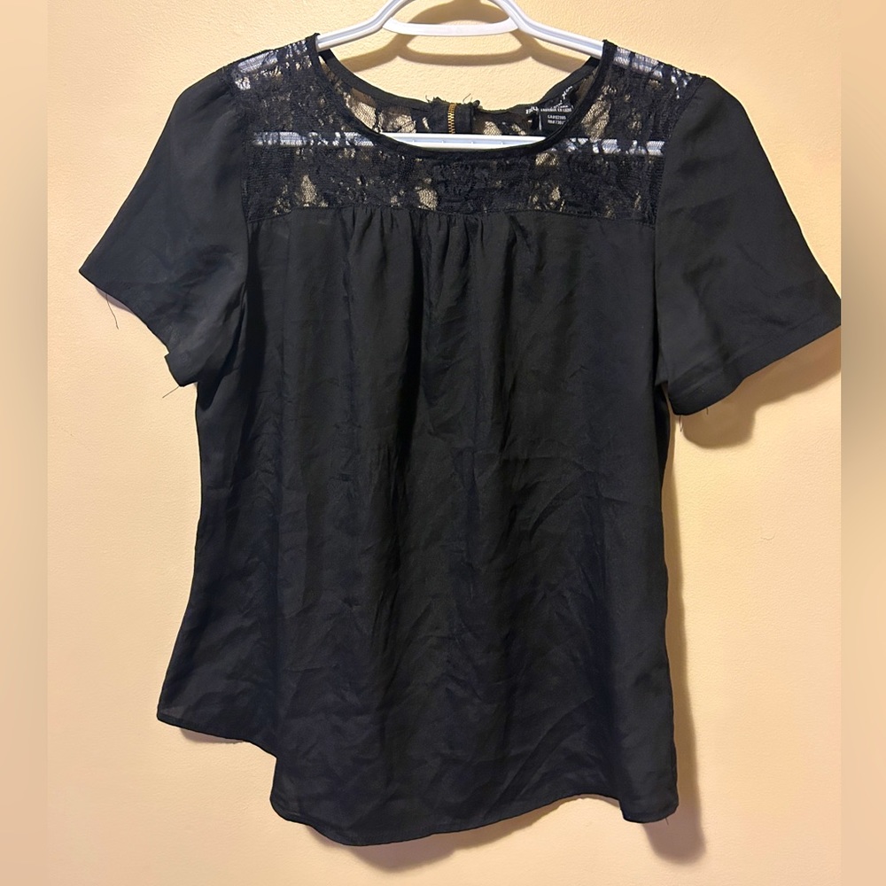 Bluenotes lace top Tee- open zipper back.